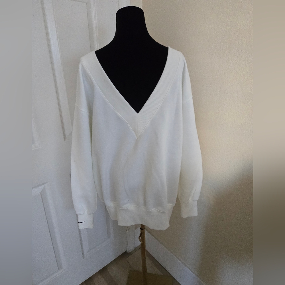 NIKE elegant V neck sweater, Size M, Oversized, New ,tag